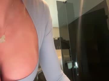 See Realjadebri online Now @ slutt.cam
